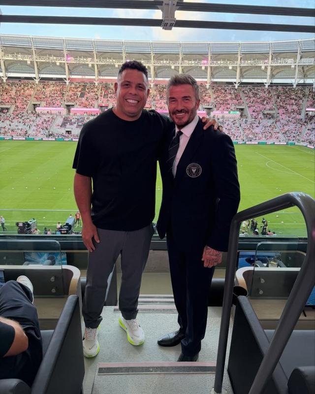 贝克汉姆10亿新球场揭幕：梅西进球大罗麦康纳观战，首球却遭截胡