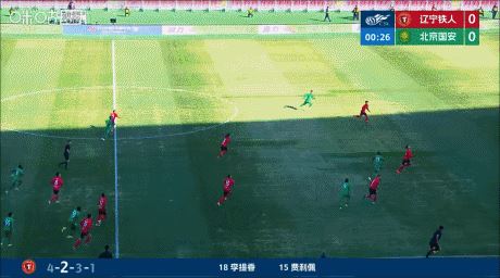 博主：多名专业裁判均一致认定韩镕泽禁区外手接球是直红