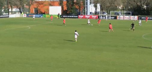 半场-U16国足1-0秘鲁U16 刘凯源破门柯博文失良机