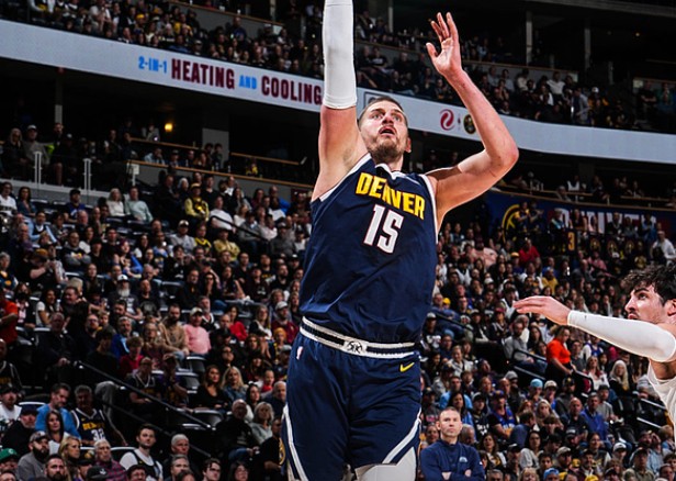 超大号三双率队逆转，约基奇31中15爆砍35分14板13助5断2帽