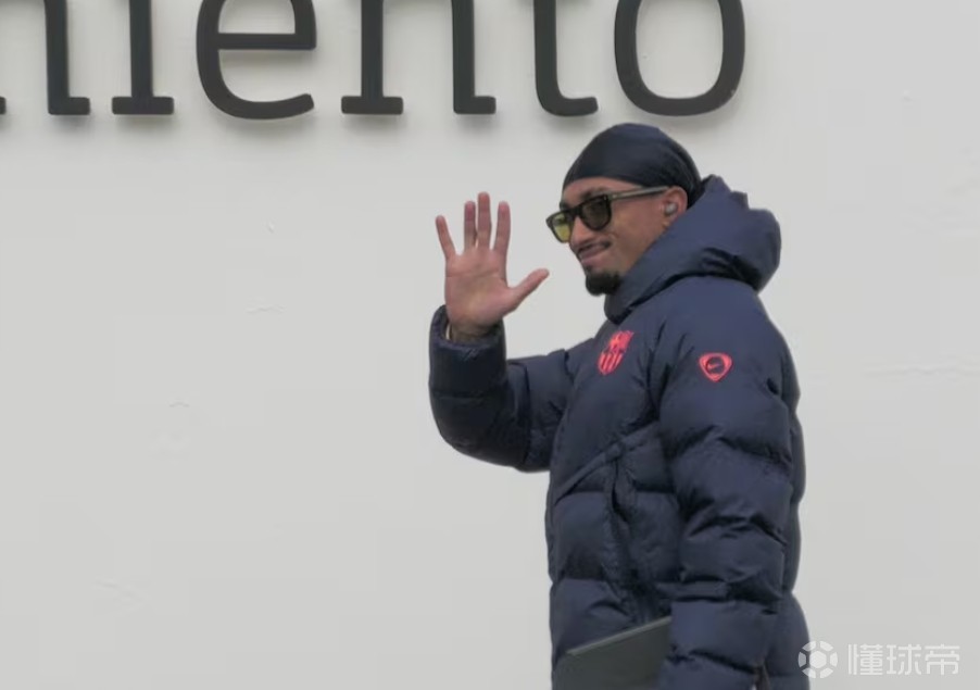 阿斯：拉菲尼亚结束“家庭治疗”归队，将为球队提供精神支持