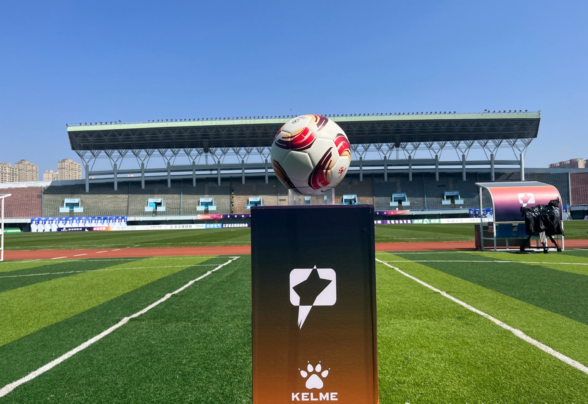 6场1-0，亚泰梅州首胜，江苏兄弟领跑，杨林连败悲壮下课