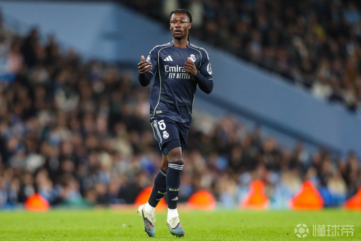 德天空：卡马文加目前没打算离开皇马，也没与其他俱乐部谈判