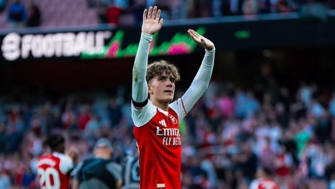 16岁97天，道曼成为欧冠历史上1/4决赛登场最年轻球员