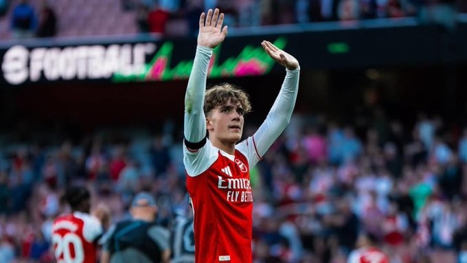 16岁97天，道曼成为欧冠历史上1/4决赛登场最年轻球员