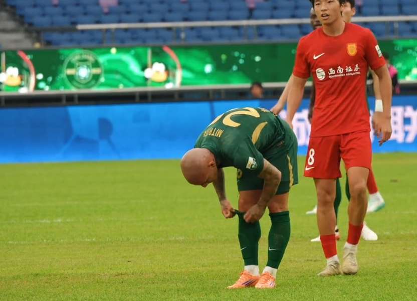 李镇全辱骂对手将被罚！媒体人热议：胡来啊，搬起石头砸自己的脚