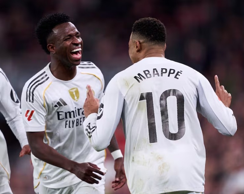 阿斯：姆巴佩和维尼修斯被嘘，伯纳乌贵宾席上的高层感到费解