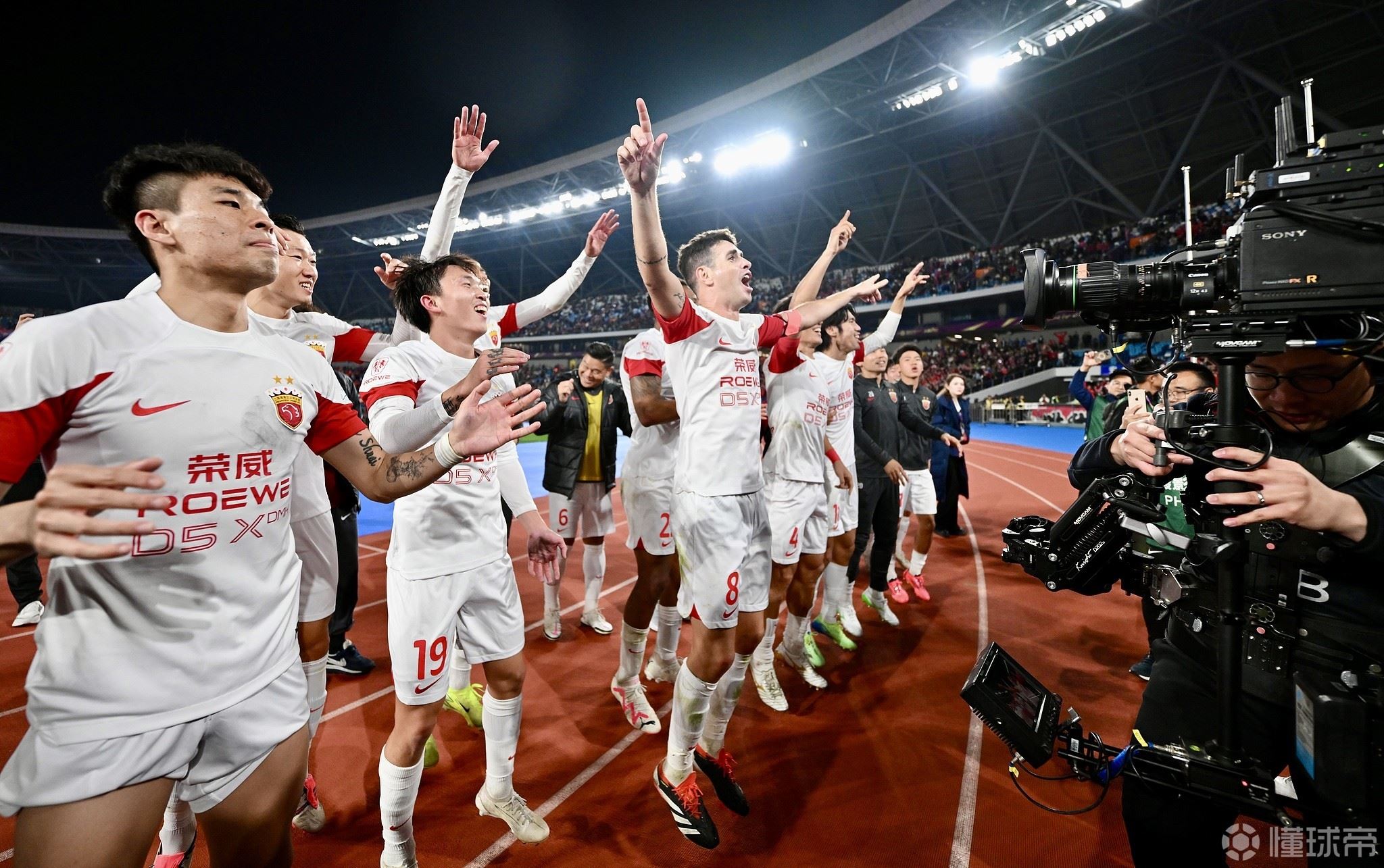 海港跟队撰文谈奥斯卡中超生涯：八年时光，我们不说“再见”